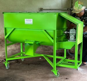 เครื่องผสมอาหาร 50 กิโลกรัม แบบแนวนอน ใช้ผสมอาหารสัตว์และปุ๋ย
