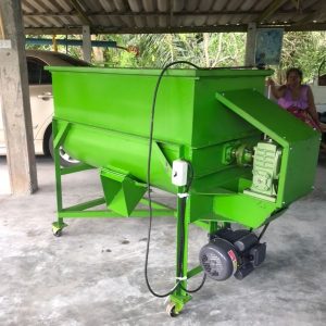 เครื่องผสมอาหาร 100 กิโลกรัม ใช้ผสมอาหารสัตว์ ปุ๋ย หรือดินปลูกได้ใน 5-10 นาที พร้อมมอเตอร์หรือเครื่องยนต์