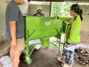 เครื่องผสมอาหาร 100 กิโลกรัม ใช้ผสมอาหารสัตว์ ปุ๋ย หรือดินปลูกได้ใน 5-10 นาที พร้อมมอเตอร์หรือเครื่องยนต์