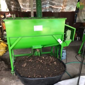 เครื่องผสมอาหาร 100 กิโลกรัม ใช้ผสมอาหารสัตว์ ปุ๋ย หรือดินปลูกได้ใน 5-10 นาที พร้อมมอเตอร์หรือเครื่องยนต์